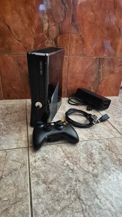 XBOX 360 S with 256GB Hard Drive + Controller64171293409922120