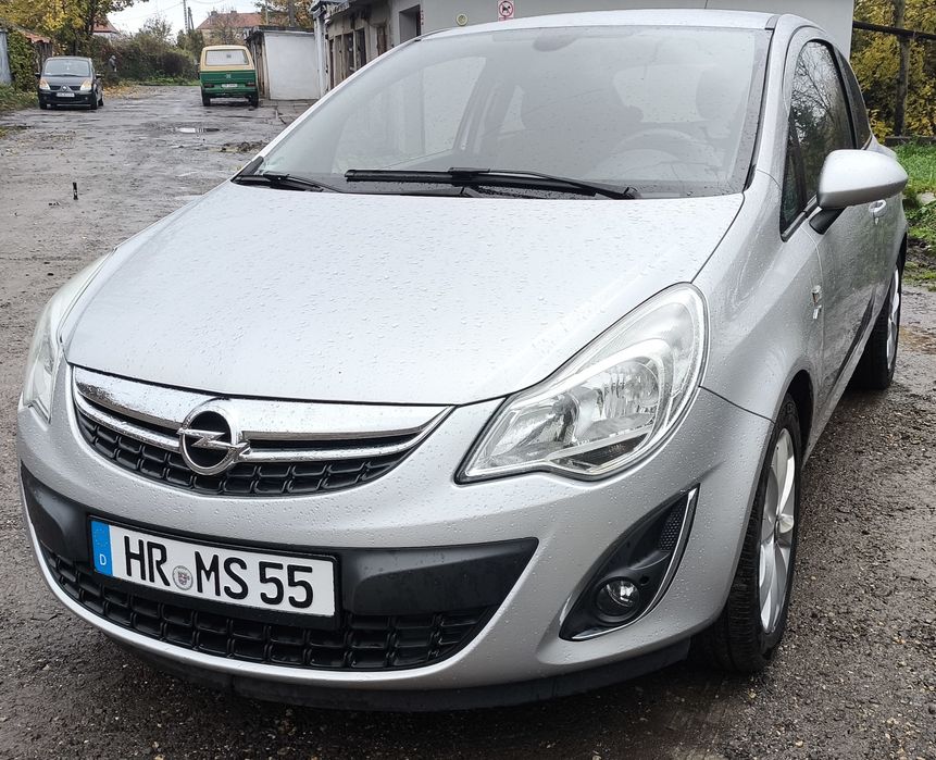 Opel Corsa D FL  Rok  2013   1.2 Benzyna