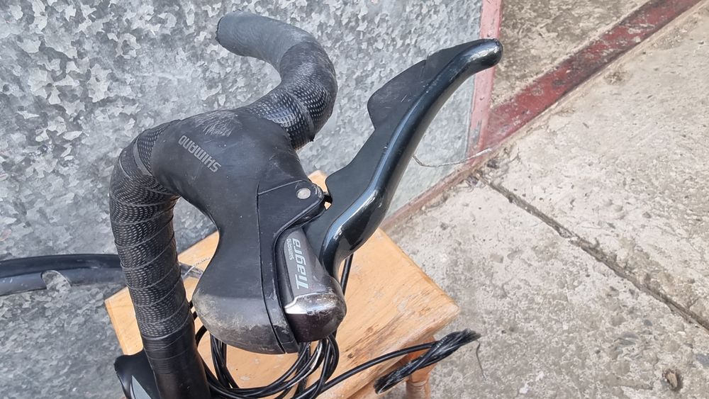 Група Shimano Tiagra. Знято з велосипеду  cube Nuroad Pro