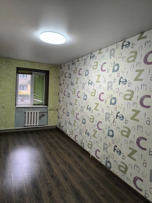 Комната в Коммуне на Адмиральском проспекте