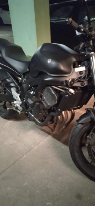 Moto fayzer  muito boa impecave.  Ano 2005pecavel  tem 20 anos
