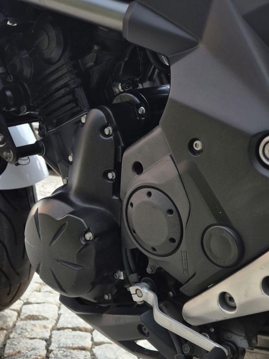 Kawasaki ER-6n 649 cm³ | 2012 | 27 969 km | biały | Polska