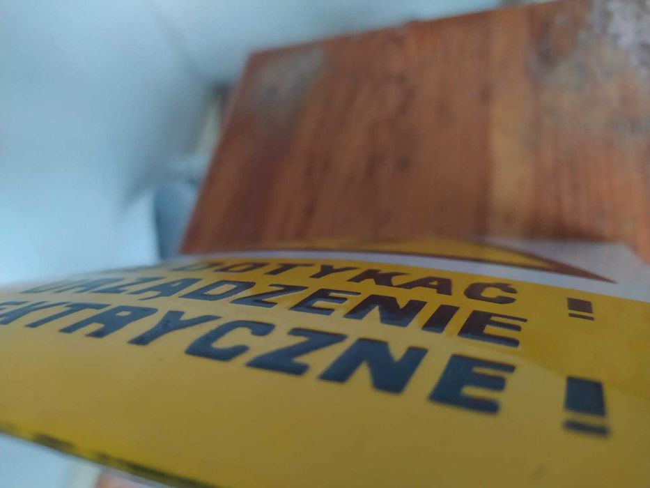 Tabliczki emaliowane: Nie dotykać! urządzenie elektryczne, prl 2szt