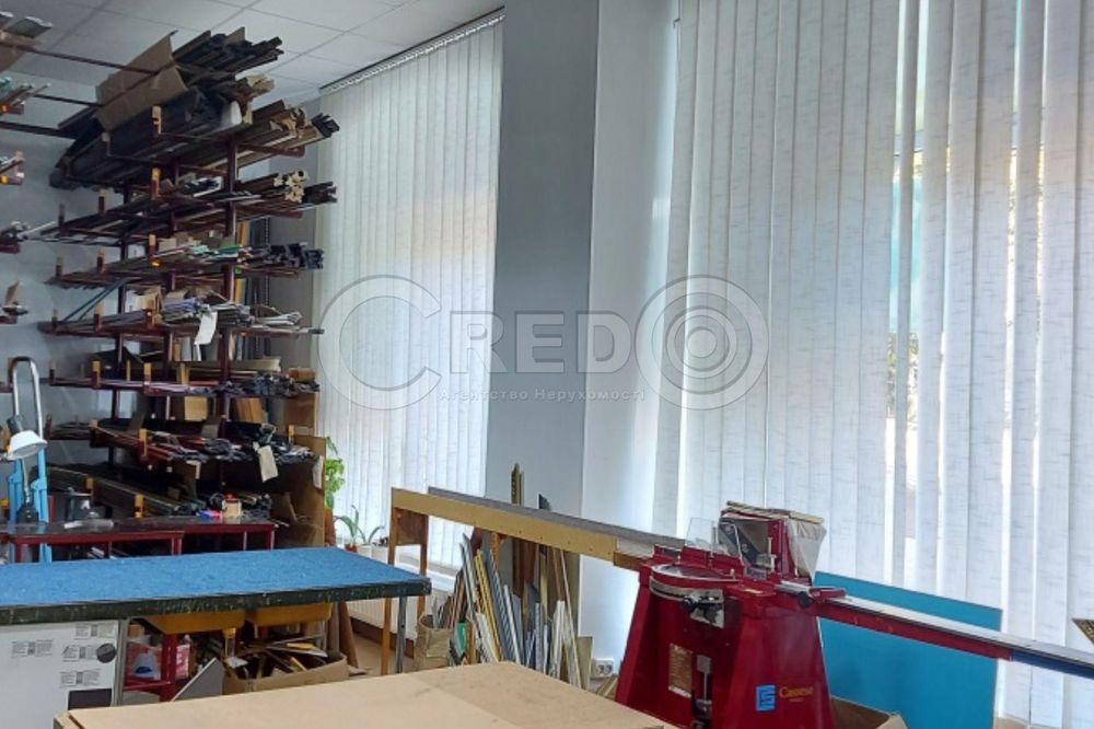 Продаж магазину на Карачунах вул. Алмазна, 4