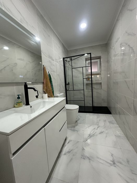 Arrenda-se aluga-se T2 com quintal 120m2 com Garagem