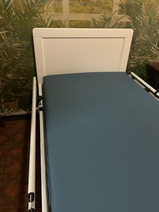 Cama articulada elétrica com colchão antiescaras