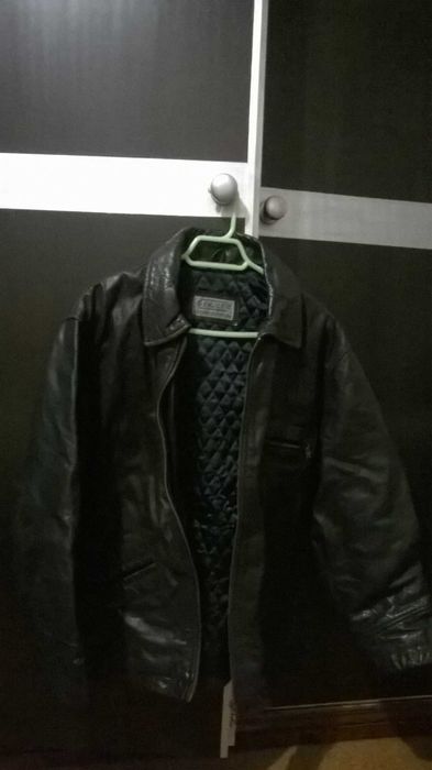 Casaco de homem em pele