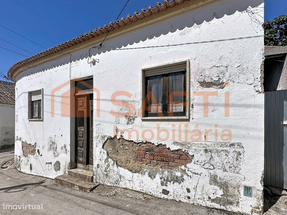 Moradia para remodelar no Carvalhal