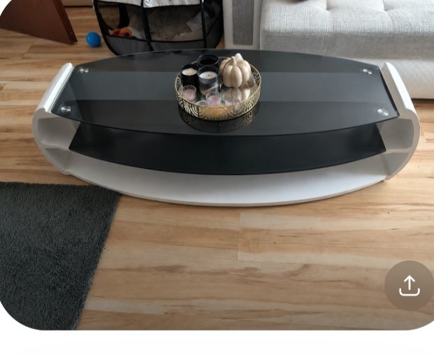 Ława lub półka pod telewizor