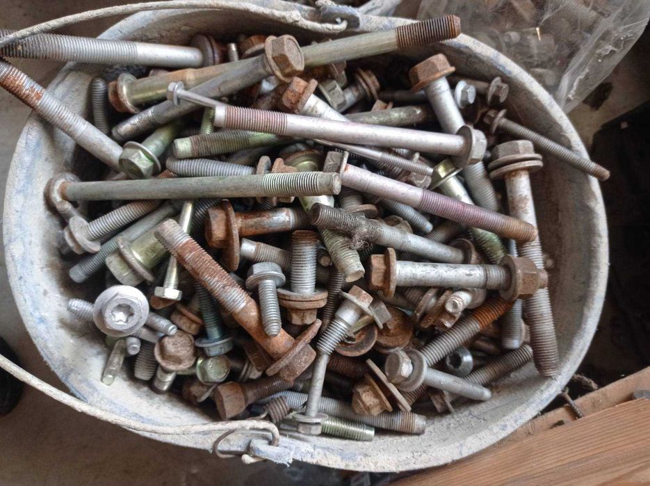 Болти, гайки автомобільні на вагу від авто RENAULT NISSAN