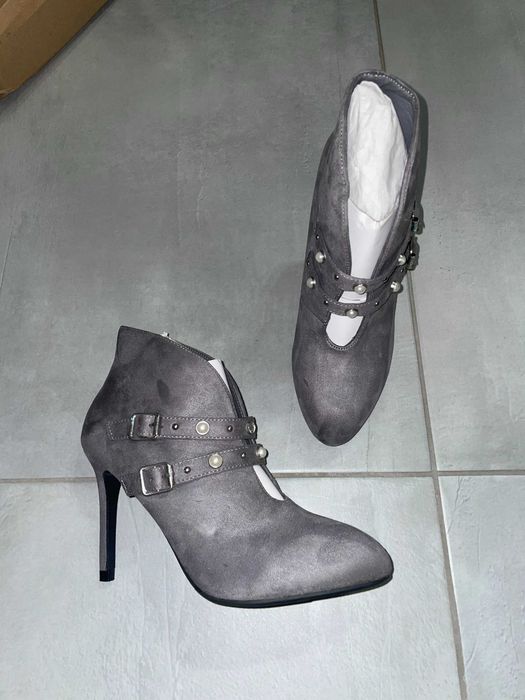 Szare zamszowe botki na szpilce 8 cm rozmiar 39 wkładka 25 cm Nowe
