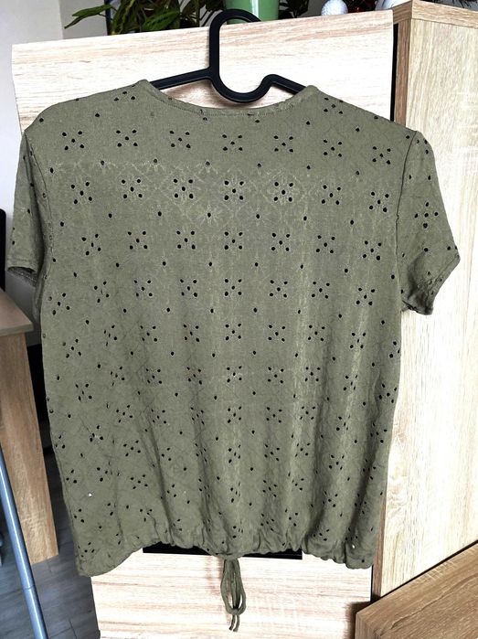 Ażurowy T-shirt khaki - Reserved - XS