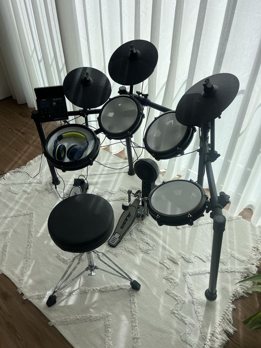 Bateria eletrónica Alesis nitro max