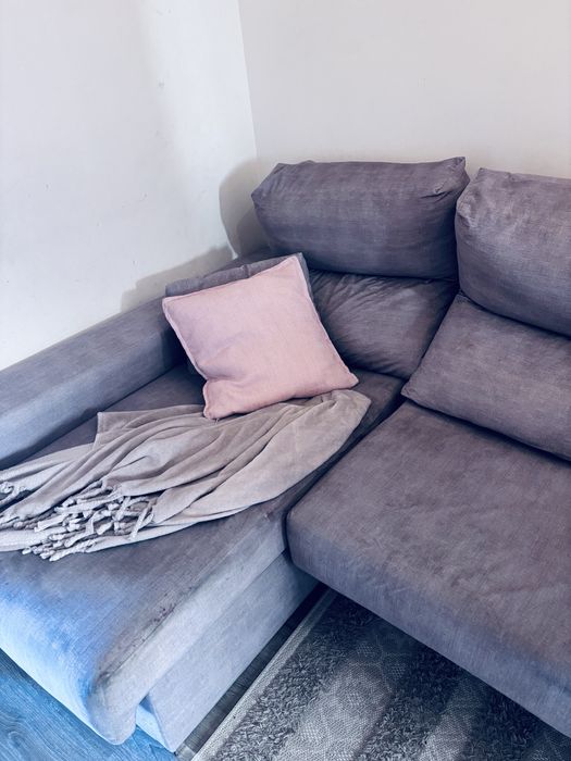 Sofá de 3 lugares com chaise long + arrumação + 2 puffs