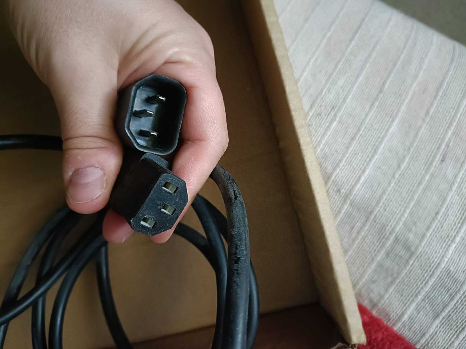 Vários cabos 3 pinos