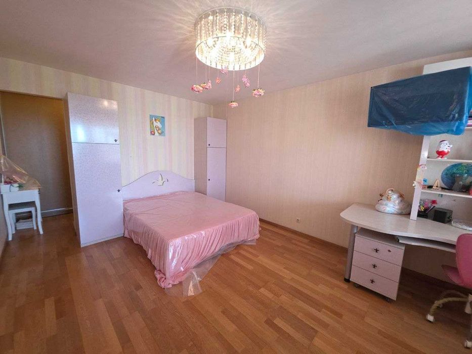 Продається сучасний будинок у Дергачах, район стадіону.