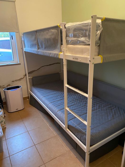 Bliche com 3 camas e colchoes