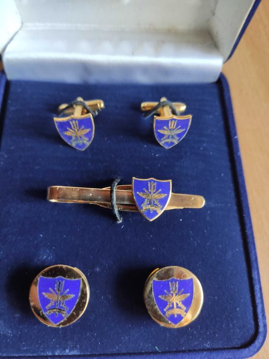 Botões de punho e alfinete de gravata