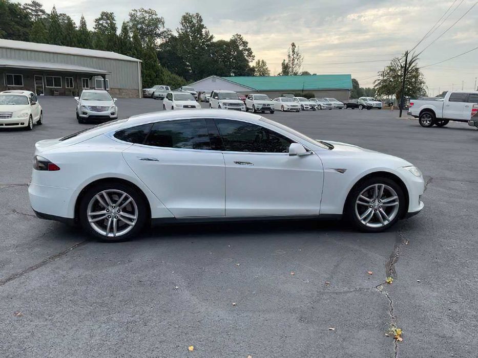 Tesla Model S P85D      2015