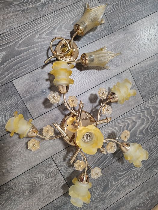 Люстра та бра в зал