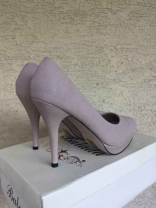 Piękne nowe czółenka beżowe nude szpilki eleganckie