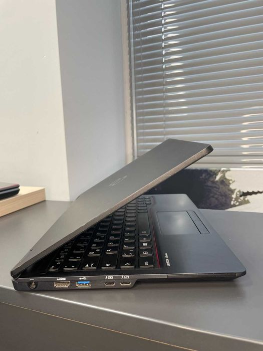 Fujitsu LifeBook U7311: тонкий, легкий, з LTE/4G для роботи у дорозі
