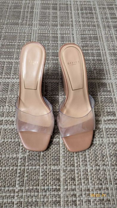 Босоніжки, мюлі, шльопанці 37р