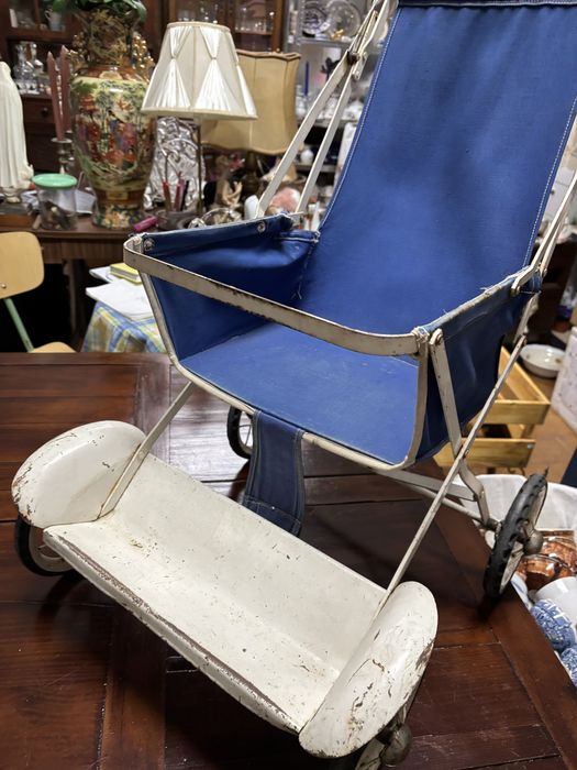 Carrinho de bebe antigo