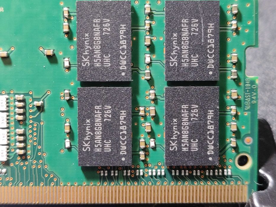 SK hynix 16 GB SO-DIMM DDR4 2400 MHz  (HMA82GS6DJR8N-UH)