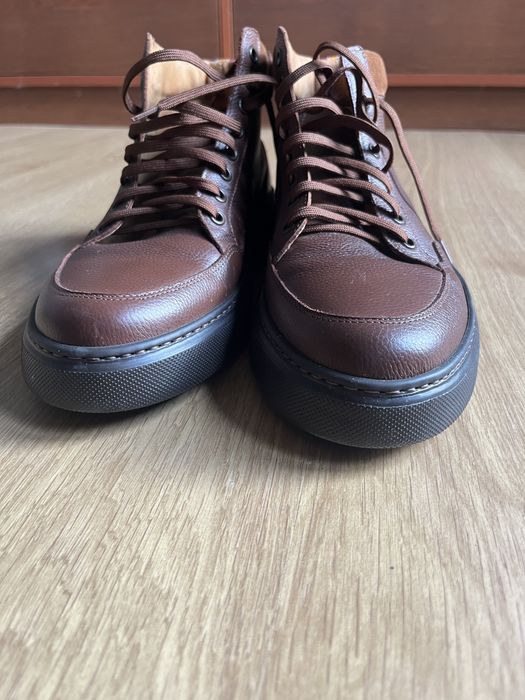 Brązowe buty męskie w sportowym stylu