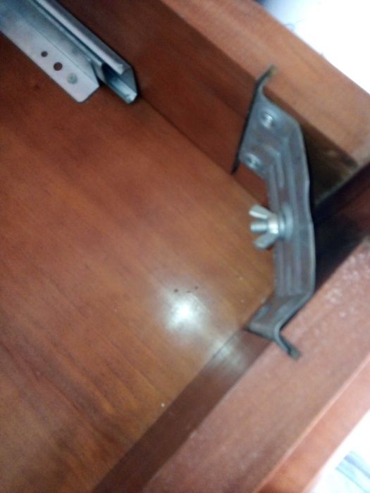 Conjunto de mesa e quatro cadeiras