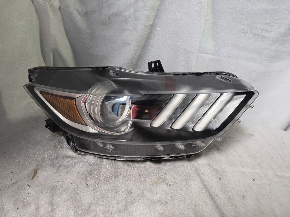 Lampa Xenon prawa Ford Mustang oryginał sprawna reflektor przedni