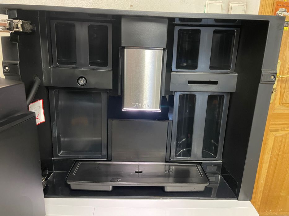 Automatyczny ekspres do kawy do zabudowy MIELE CVA 7845 czarny
