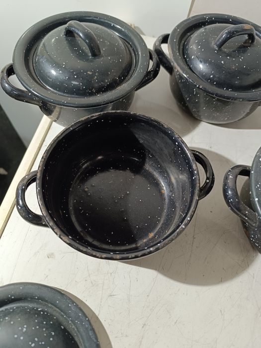 Panelas pequenas em esmalte