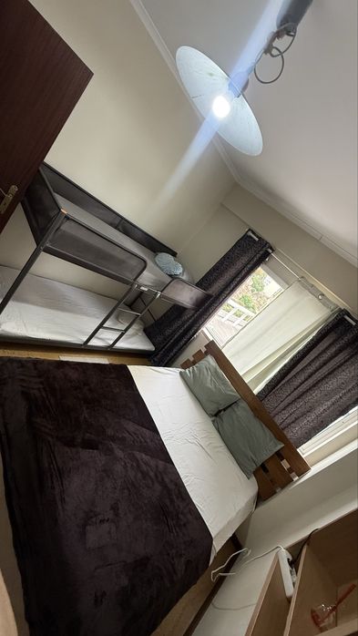 Quarto mobiliado, tv,cama casal + beliche em Penha de França Lisboa