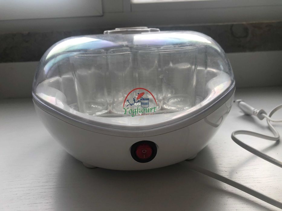 Iogurteira com sete copos