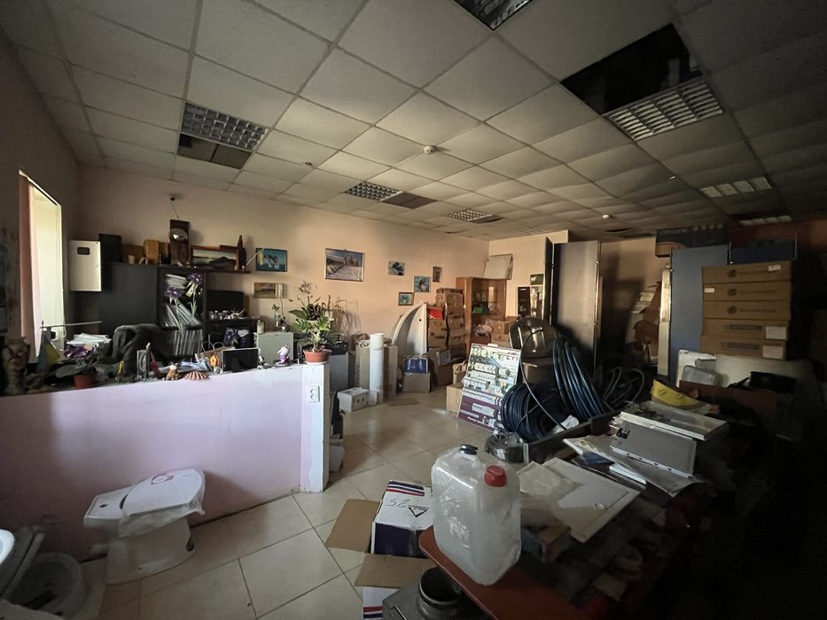 Продам приміщення в центрі з туалетом