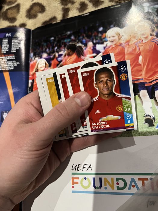 Topps Champions League 2017/18, журнал з наклеками, футбольні наклейки
