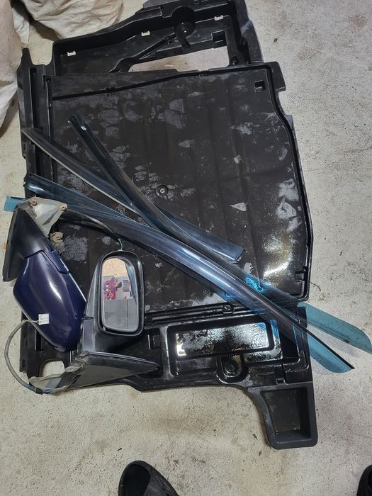 Продам по запчастям мазда 323