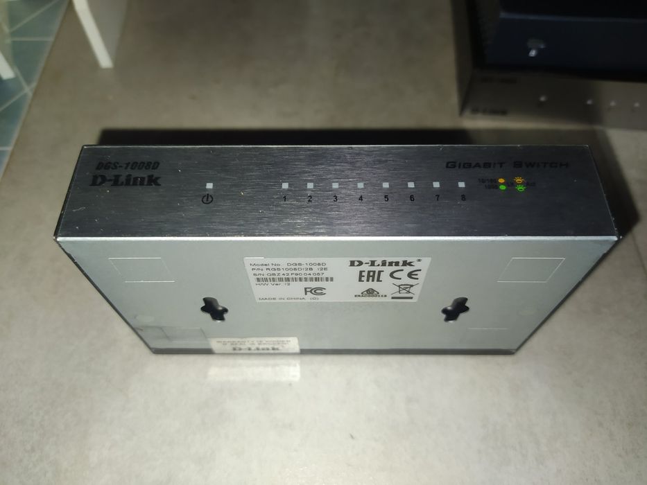 8-портовый коммутатор D-Link DES-1008D