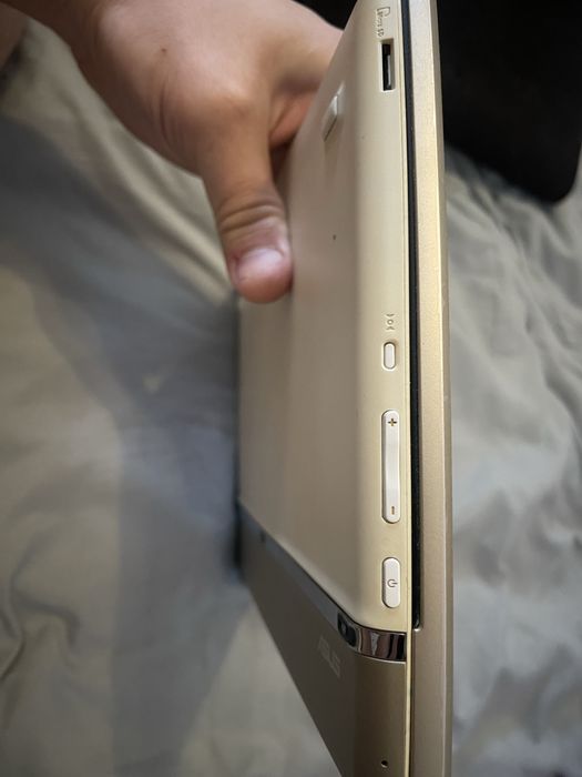 Планшет ASUS Eee Pad Slider SL101 — тільки планшет, без комплекту