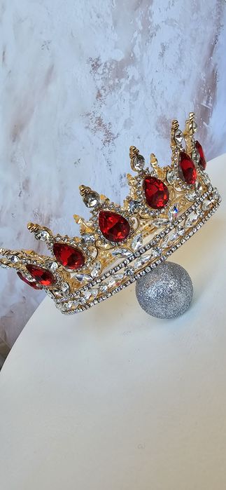 Корона на торт, диадема, діадема. Тіара, обруч з камінцями на свято