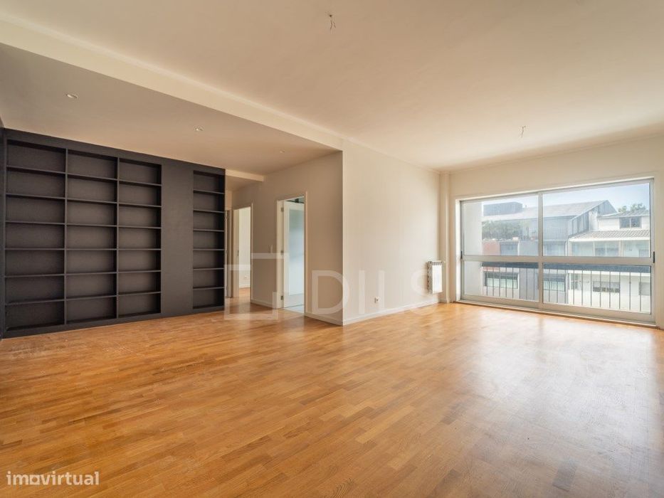 Fully Renovated 4-Bedroom Apartment Located 100 Meters from the Beach.