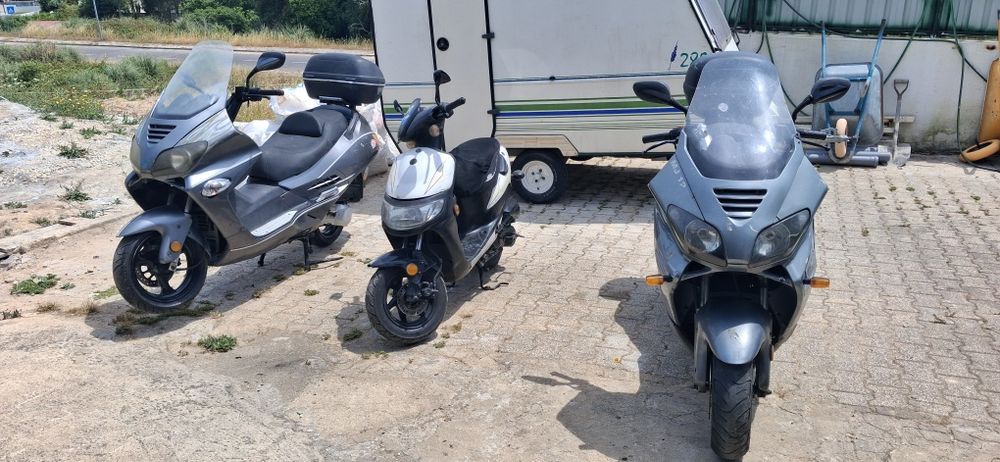 Vendo ou troco estas 3 scooter. Duas são 125 e uma 50 cc