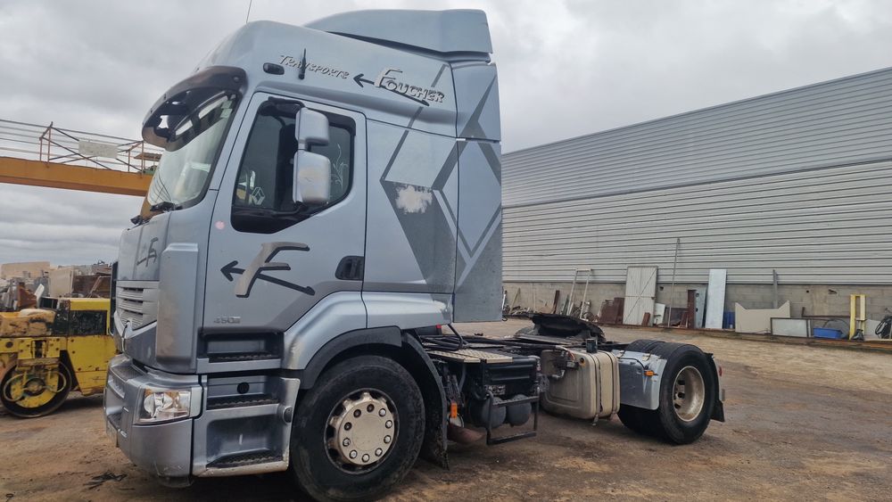 Camião Renault premium