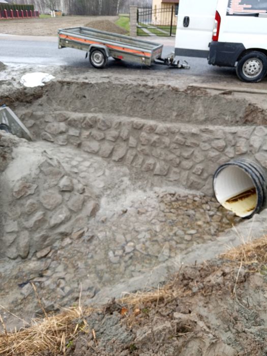 Układanie kostki brukowej Montaż ogrodzeń Minikoparka z wiertnica