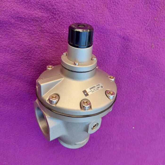 Регулятор давления воздуха SMC AR825-F14