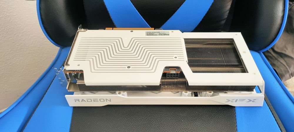 XFX Swift Pro Gaming OC 9060 XT 16gb