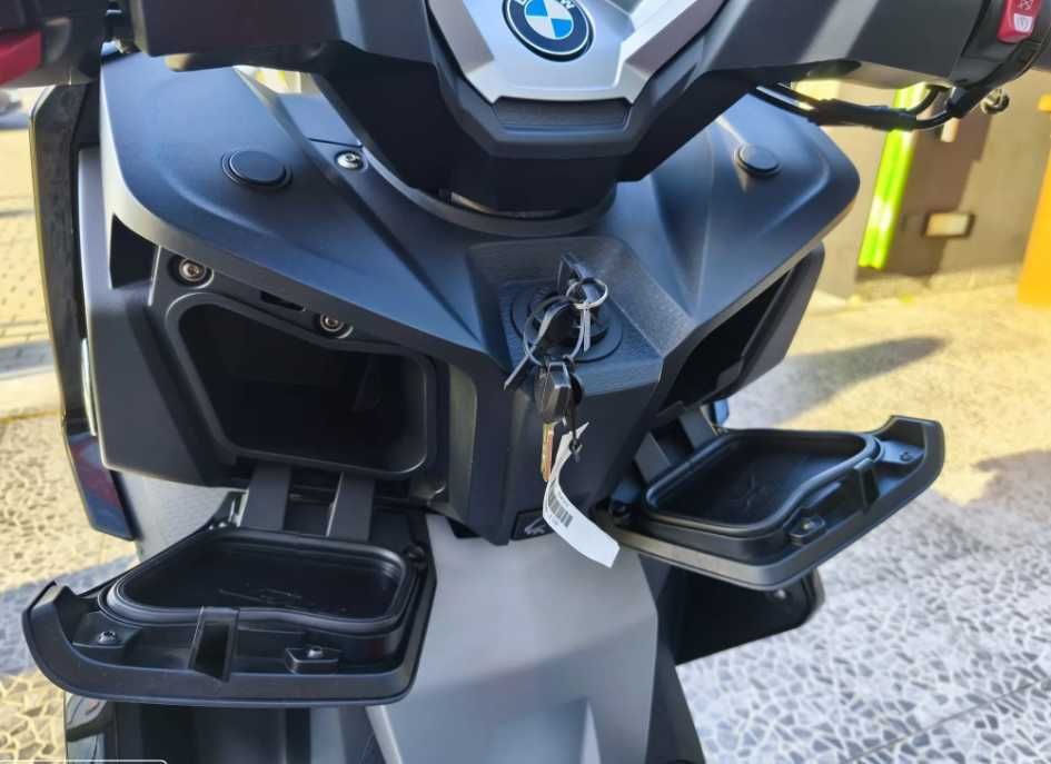 BMW - C 400 X   (como nova)