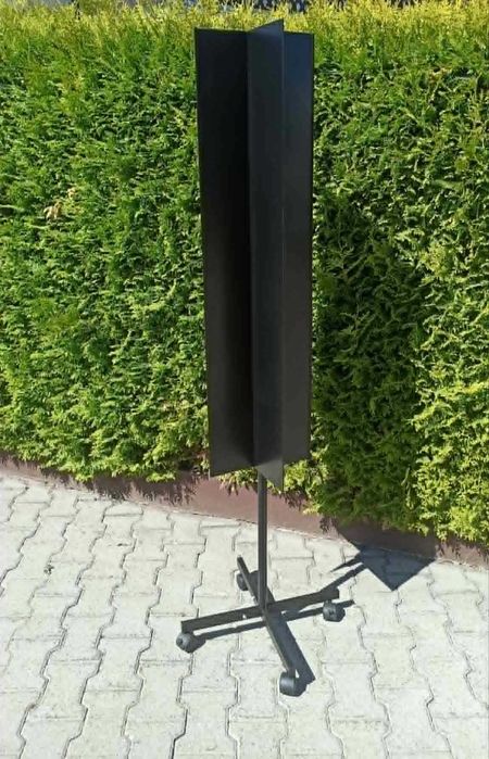 Stojak na magnesy pamiątkowe obrotowy blacha tablica magnetyczna czarny na kólkach